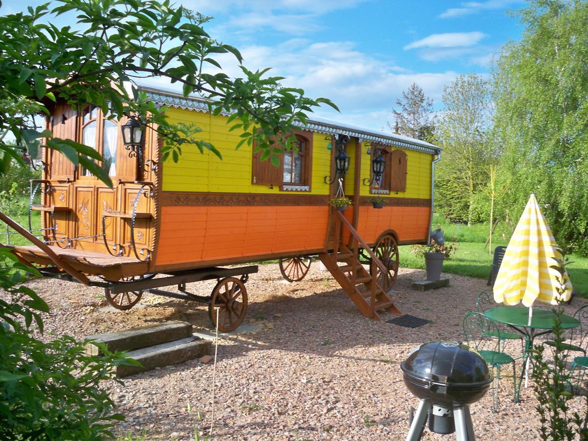 La Roulotte De Pommette Et Billy La Hoguette Exterior foto